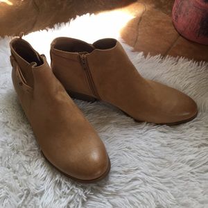 Old Navy Bootie | Size 9 | Tan
